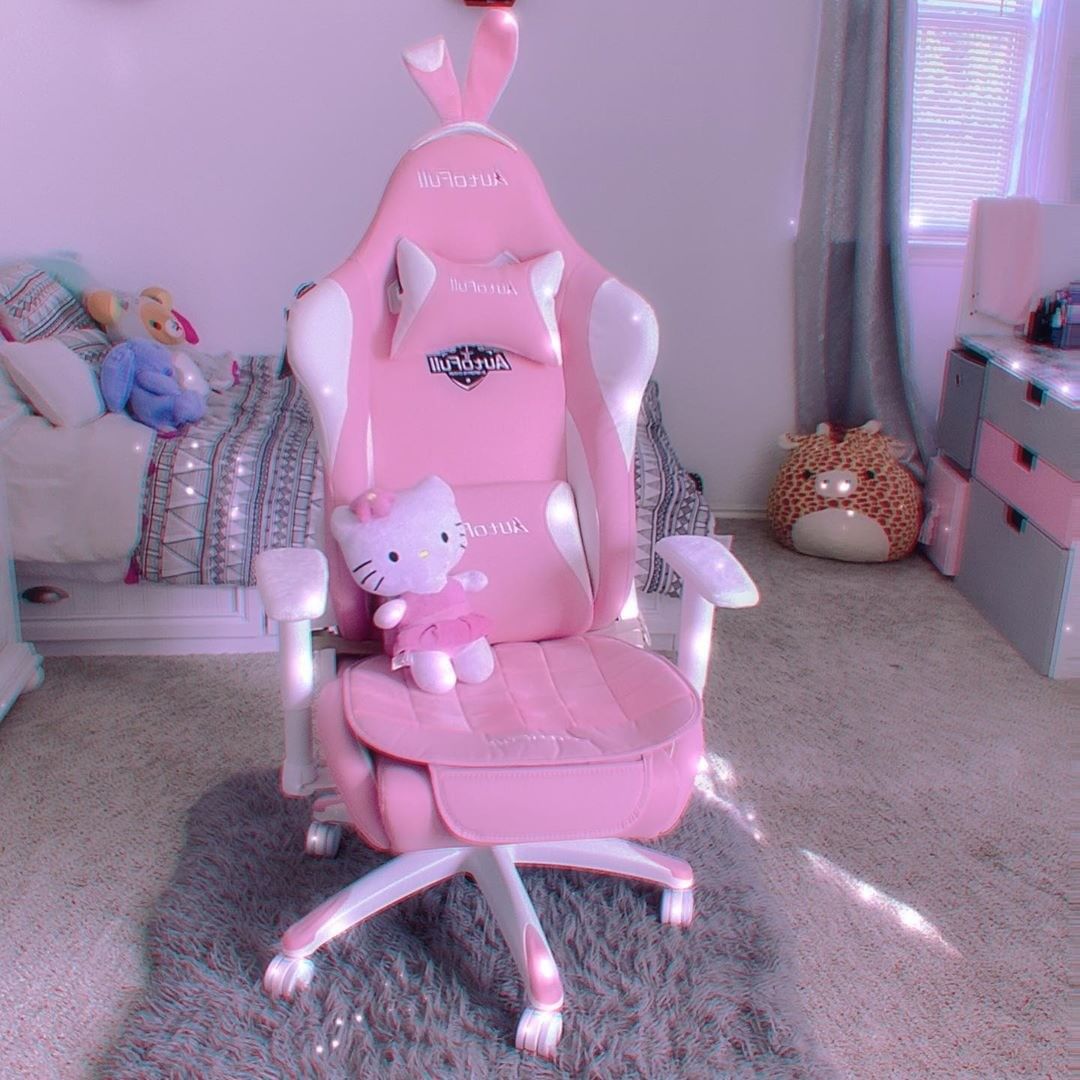 What Color Looks Good on the Internet Cafe Gaming Chair?